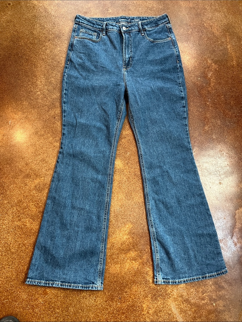 Old Navy Babs Higher High-Rise Flared Jeans - Blue